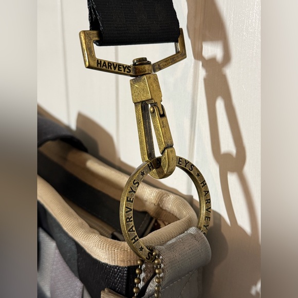 Harvey’s Woven Seatbelt Bag - Picture 4 of 15